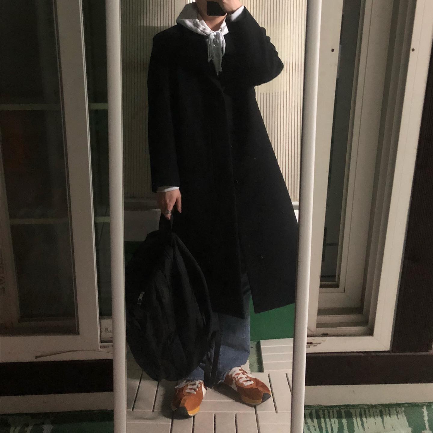 오랜만에 데일리룩 !! 커튼이 없어져버렸어요 ㅜㅜ #데일리룩#나이키#문레이서#캐쥬얼코디#인사일런스코트#미니멀코트#월요병걸리기직전#ootd
