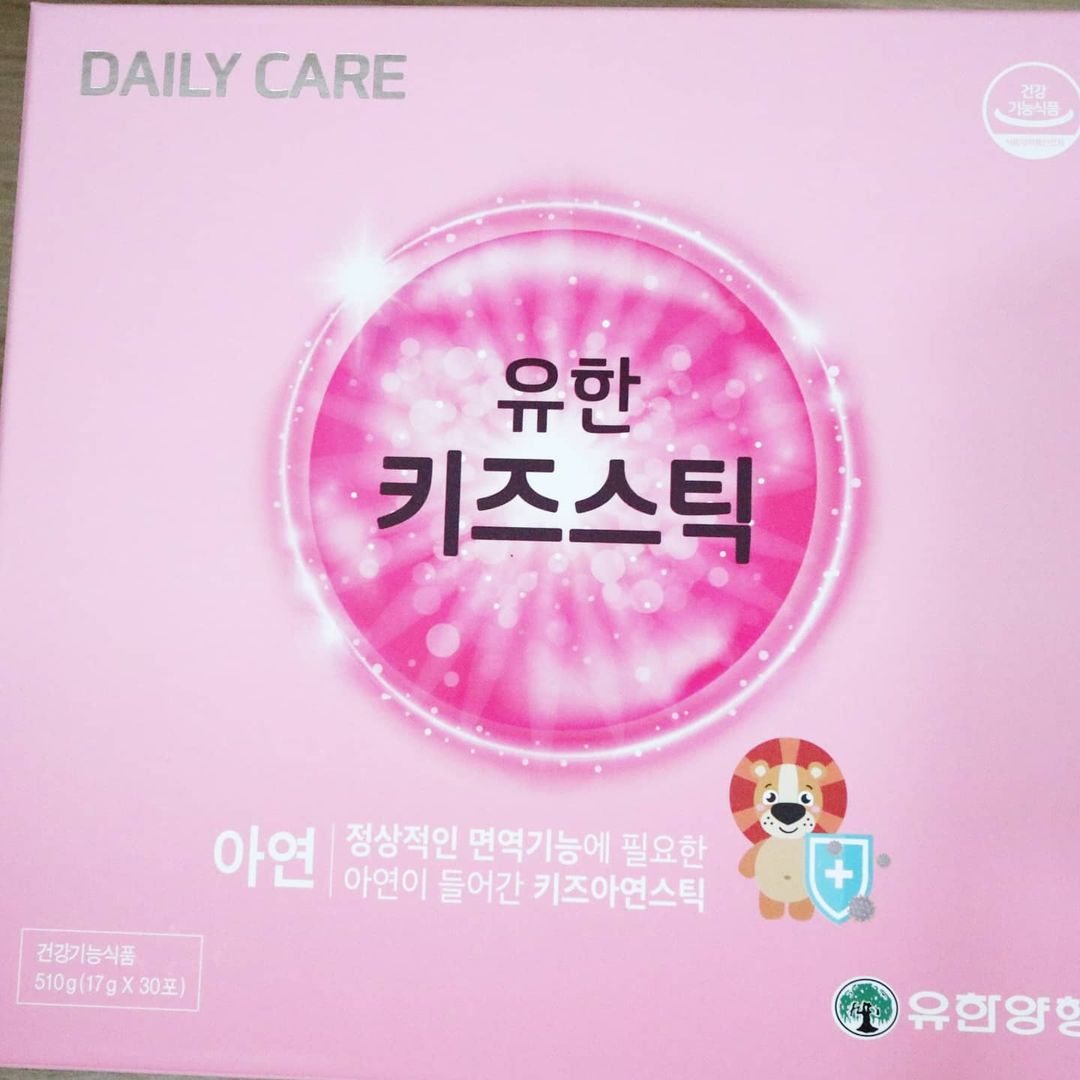  “협찬 정상적인 면역기능에 필요한 아연이 들어간 유한양행 유한키즈스틱 젤리타입이라 먹기 편하고 맛있어서 잘먹음. 10회분씩 낱개 포장이라 휴대하기에도 좋고 유한양행이 만든 제품이라 믿고 먹을 수 있음. ★주의★ 맛있어서 계속 따라다니면서 달라고…”