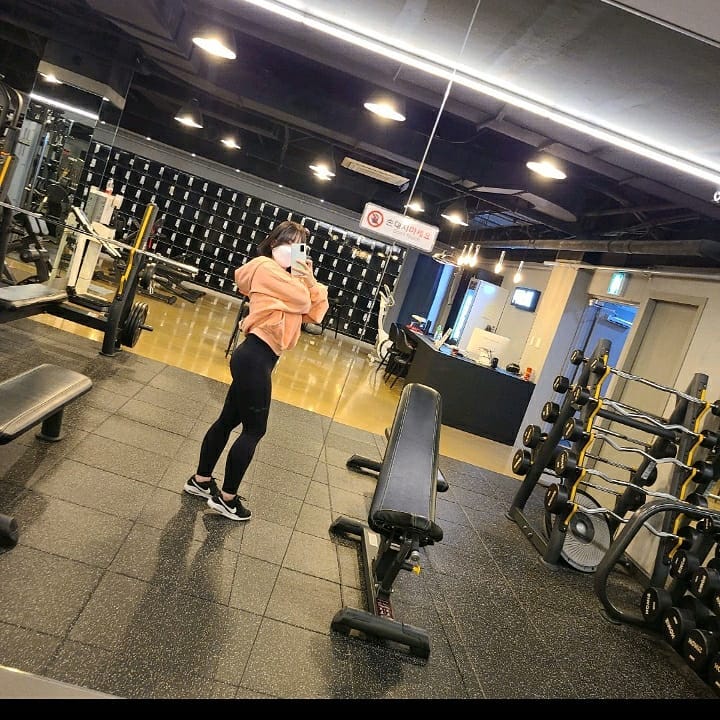 광고,협찬
요거는 한창 날씬했을 때 사진 😌
얼굴 턱살라인이 다르네요...하핳
살에 숨겨진 내 v라인 찾으러 출동!!
참고로 후드는 #젝시믹스 인데 핏도 색감도 너어어어무!!
이쁘게 디자인 잘 빠졌어요..❤
완조니 추천추천!

.

그제부터 넘나리 바빠서
인스타 확인이 조금 늦어지고 있오요.
급하게 제가 필요하시다면 Dm부탁드려용❣

🍓오늘 자정까지 슈퍼잼&슈퍼넛츠 공구 마감이랍니다 :)
식빵에 발라먹어도 맛있고 요거트에 섞어 먹어두 잘 어울려요!
무설탕잼 없으시면 이번에 하나 쟁여보세요☺