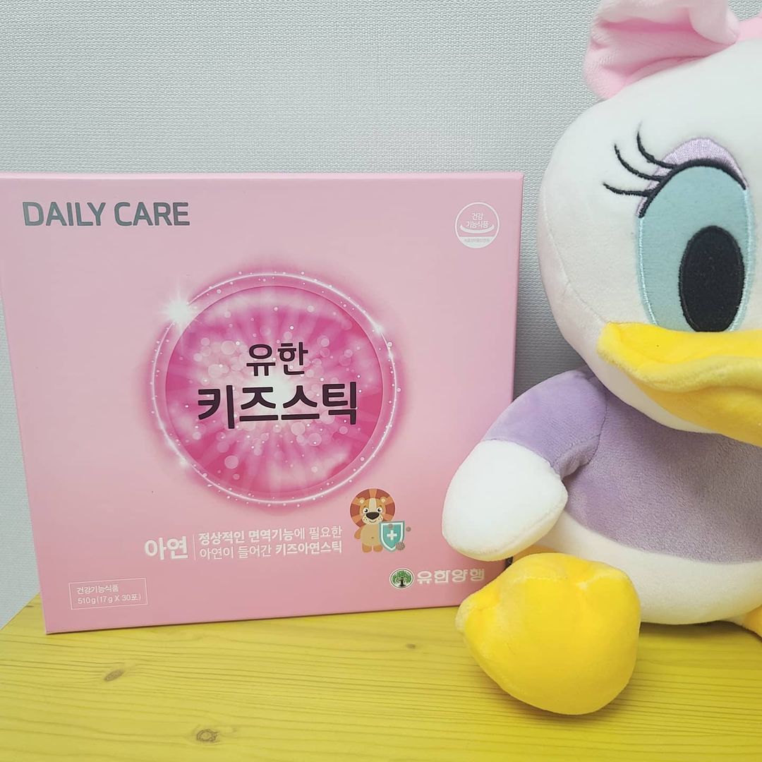 경험을 나누는 여자 (경.나.녀) on Instagram: “#협찬 . 우리아이 하루1포로 건강 챙겨주기 ⠀ 아들이 좋아하는 블루베리맛♡ 젤리타입이라서 호로록 잘먹네요 ⠀ 포장도 1박스에 10개씩 딱 좋네요 ღ'ᴗ'ღ 영양제하면 유한양행도 유명하죠 어린이들위해 이런키즈라인도 잘나온거 같아요 ⠀ 안심할수있는…”