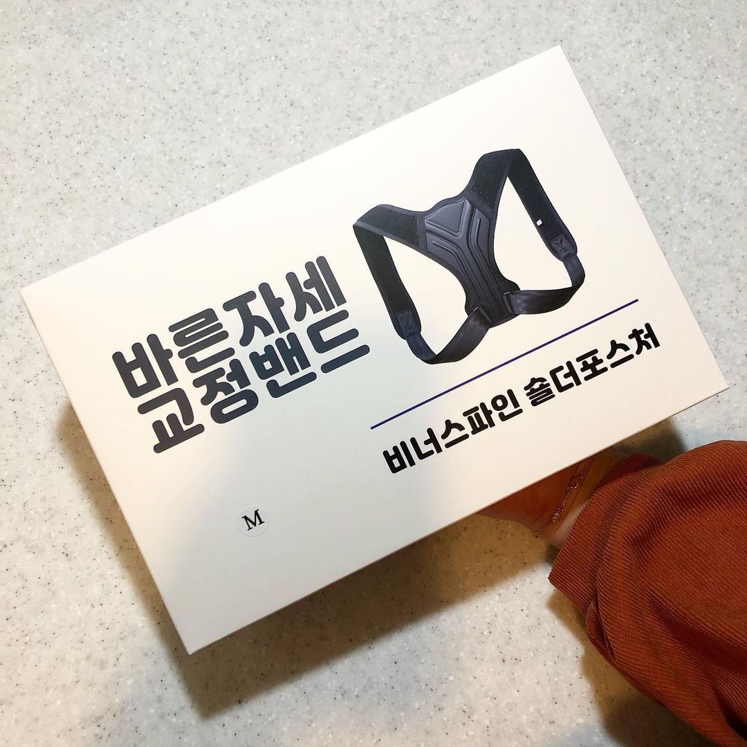 이미르 on Instagram: “#협찬 워킹맘이 되고 나서 육아와 일을 병행하며 넘 잘 쓰고있는 아이템! #비너스파인숄더포스처바른어깨교정밴드 나도…”