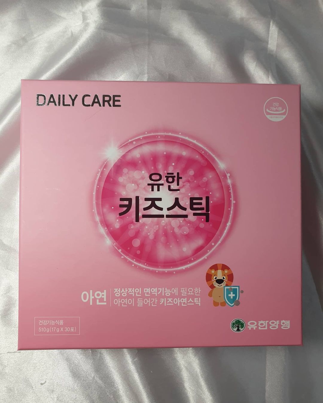 배경은 on Instagram: “👉유한양행이 만든 믿을 수 있는 어린이 키즈영양제 제품입니다!! 👈 ✔요즘처럼 건강관리가 중요할때! 챙겨먹이기 너무 좋은제품이에요 ✔일단 아이들 입맛이 정말 까탈로워서 잘안먹는게 더 많은데 이건 아이들이 좋아하고 잘먹는 블루베리맛이어서 너무…”