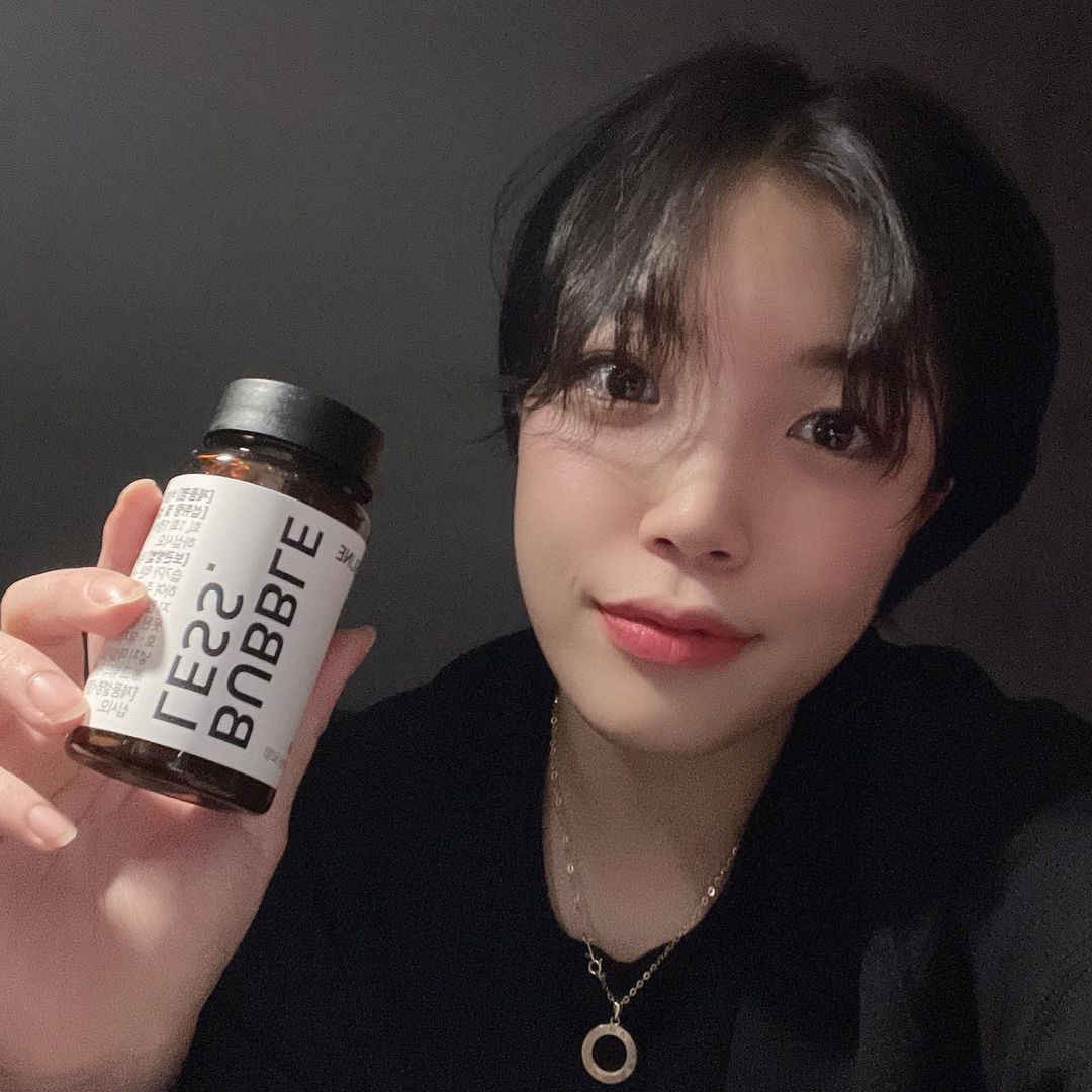@najunasee on Instagram: “패키지가 너무 이쁘고 하루 두 알 (하루 2알, 1회 1정)가볍게 먹기 좋아요 기름진 걸 많이 먹는 치팅데이때 꼭 챙겨먹어요 😊”