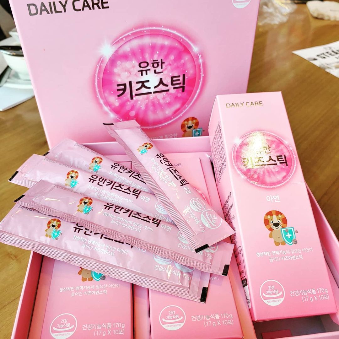 쇼호스트/주부모델/모바일쇼호스트/라이브쇼호스트/김지혜 on Instagram: “. 협찬 . 유한양행에서 나온 키즈영양제에요😍 . 환절기나 겨울!! 감기걸리기 쉬운 계절이에요~~ 저희 아이들도 늘 감기약을 달고 살았었는데요😭 . 면역기능에 필수인 아연과 녹용농축액이 함유되어있는 제품입니다👏👏👏 . 블루베리 맛에 젤리형태라…”