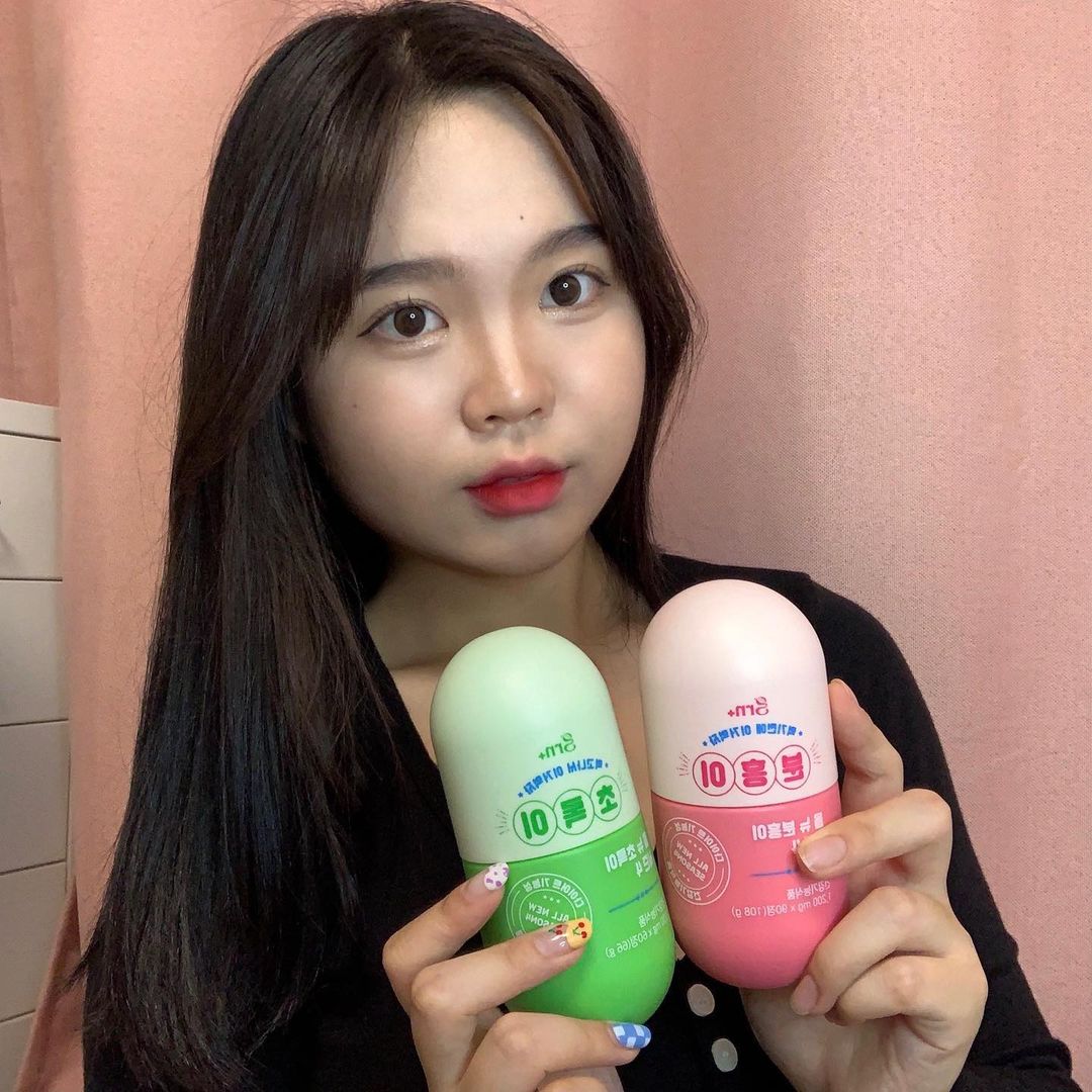 서진영 on Instagram: “#협찬 grn 올뉴 분홍이 초록이!! 💗💚 식사 전, 후로 나눠져 있어 한 알씩만 섭취해주면 돼서 부담이 없구 체지방 감소 뿐만아니라 비타민과 미네랄까지 충전