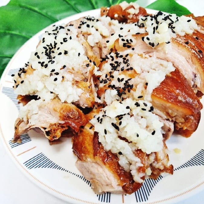 #협찬 군더더기 없는 아주 깔끔한 기본구성으로 맛있게 먹었던 구구족의 마늘족발🐷🐖🐽

식품의약품안전처의 HACCP 안전관리인증을 받은 업체로 매일 당일 조리한 족발만을 고집하여 판매하기에 신선함과 신뢰도도 최고였다 👍👍👍

가끔 족발먹다보면 음식물 쓰레기 잡다하게 나와 싫었는데 우리에게 딱이었던 경안동 족발집!

포장 시에 2,000원 할인해주는 포장배달 전문점이기에 참고하고 할인받으시길 바랍니다!

#족발 #먹스타그램🍴 #먹팔 #먹팔선팔환영 #맞팔 #맞팔선팔환영🙆🙌 #경안동족발 #경기광주족발 #족발맛집 #마늘족발