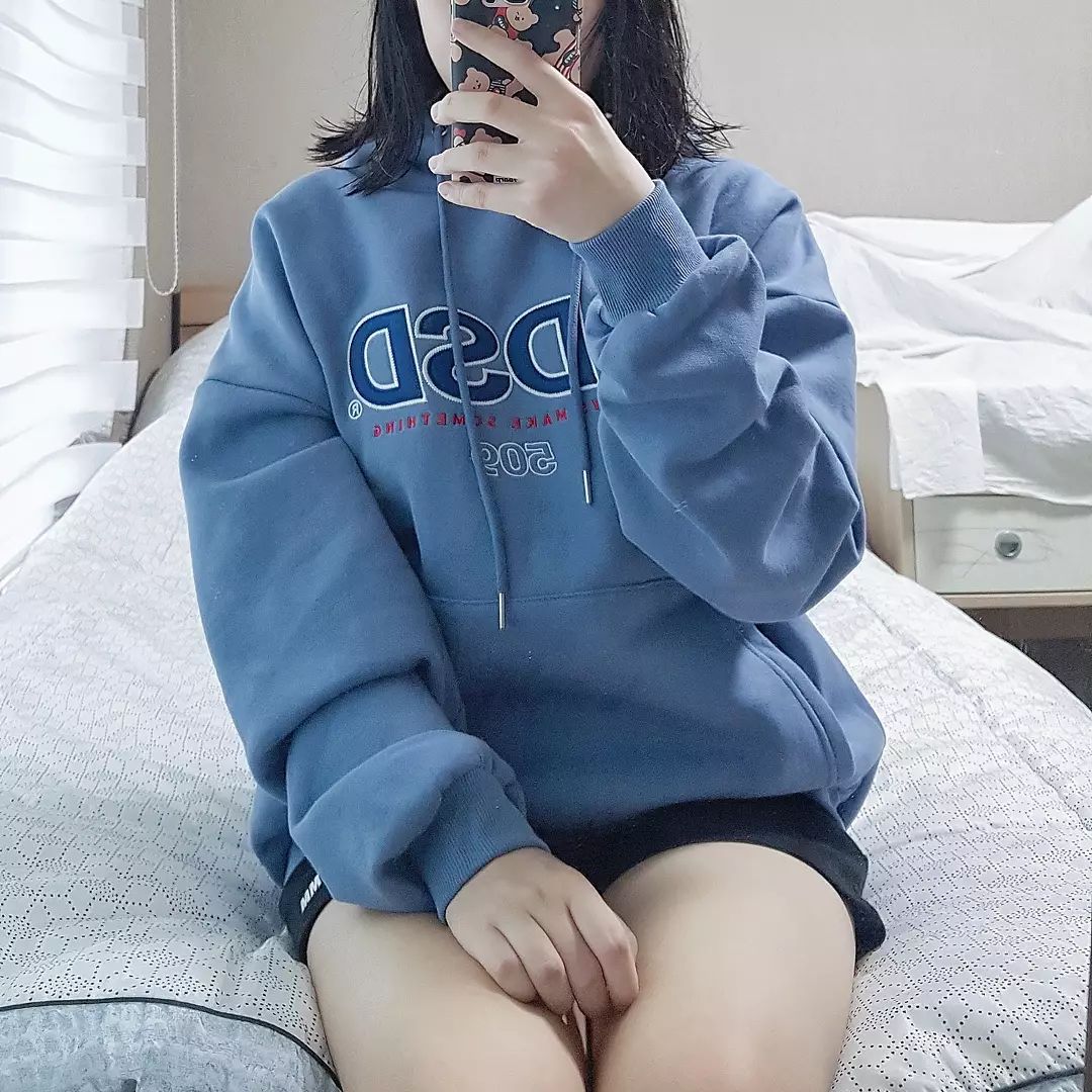 오드스튜디오 후드티💙
너무 귀엽다
#오드스튜디오 #블루 #후드티 #색감 #깔끔 #심플 #꾸안꾸 #오오티디 #반바지 #FCMM #코디추천 #코디 #룩 #데일리룩 #어프어프 #인스타그램 #instagram