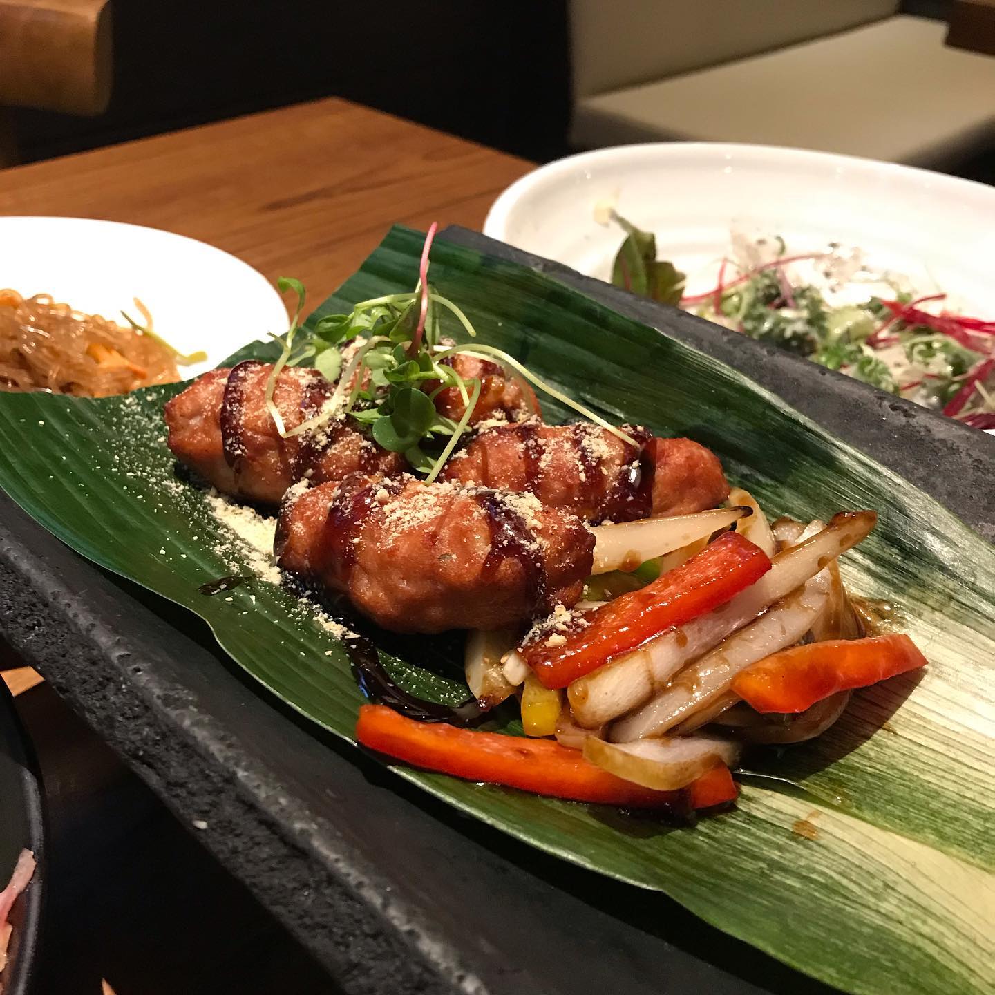 오리고기 배 터질때까지 먹음🥲
오리고기가 메인인데, 떡갈비랑 토마토장아찌 , 가지튀김이 더 맛있는 곳

좋은 사람과 좋은 곳에서 맛있는 저녁🤩

감사히 잘 먹었습니다요🧸🧸

배 너무 불러서 양재천 1시간 산책.
날씨도 좋고 시원하다아 
⛳️⛳️
.
.
.
.
.
.
.
.
.
.
.
.
#양재맛집 #배나무골 #오리고기 #오리고기맛집 #맛집 #맛스타그램 #양재천 #떡갈비 #토마토장아찌 #일상 #소통 #데일리 #선팔 #맞팔 #좋아요 #좋아요반사 #반사 #좋은사람과좋은시간 #강남맛집 #맛집추천