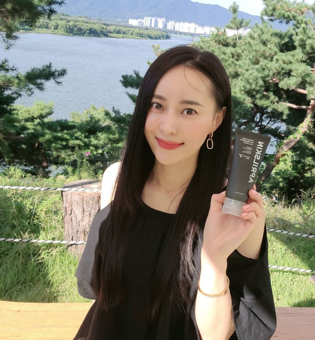 🇮 🇫 🇦 _ 🇾 🇺 🇷 🇮 on Instagram: “#협찬 #광고 #aprilskin #@aprilskin_korea 🖤트리플 애씨드 모공축소팩🖤 직접 제공 받아 사용해 봤는데요~🙂 ✔ 모공축소팩은 모공 속 묵은 각질, 피지를