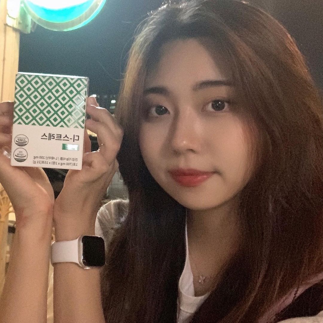 소지원 (스물하나) on Instagram: “💚디스트레스 스트레스 완화 건강 기능식품💚 ✨스트레스로 인한 긴장완화에 도움을 주는 테아닌 ✨테아닌의 일일 권장 섭취랑 250mg
