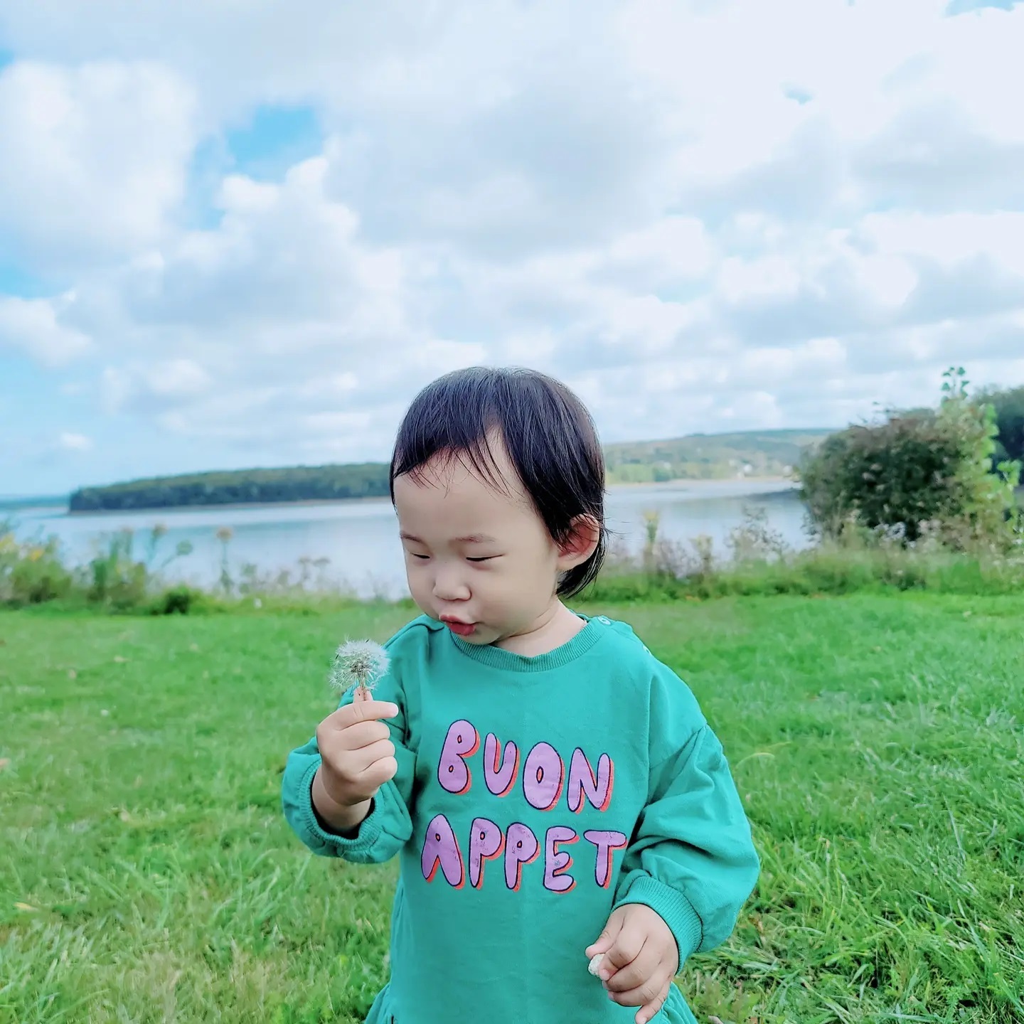 #543일

오랜만이예요
해담이네는 잘지내요😊
한국에서의 마지막이 너무 정신없이 바빠
하루가 어떻게 지나갔는지도 모르겠어요😵

해담이네는 지금 캐나다입니다😉
종종 인스타에서 뵈어요😘

#17개월아기 #해담이많이컸죠? #재접근기 #엄마는괴로워 #하지만행복해 #건강하게만자라다오
