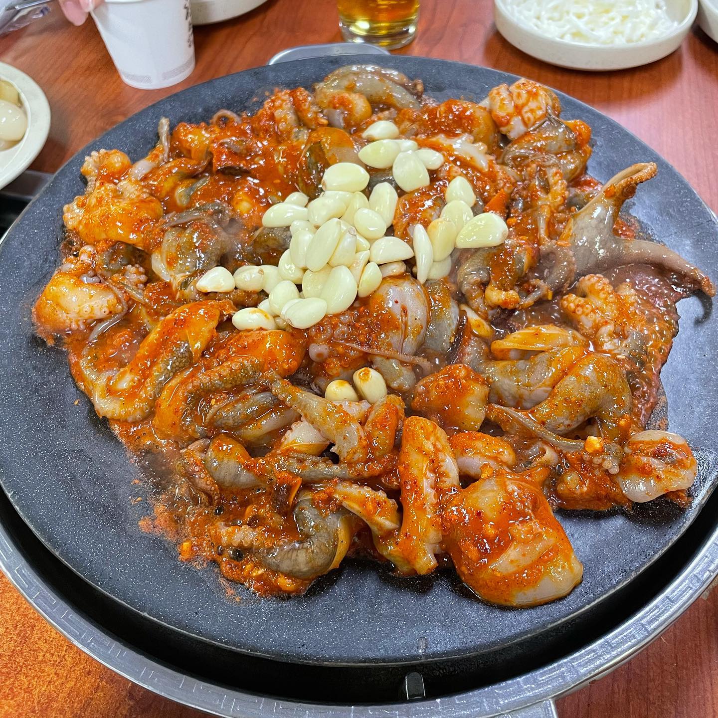 드디어 간.. 나정순… 미친 맛이다 렬루 존마탱탱캥구리 우니언니최공
.
.
.
#나정순할매쭈꾸미 #나정순쭈꾸미 #용두동맛집 #용두동쭈꾸미 #마늘팤팤 #우니맛집 #우니의끼니 #먹스타그램 #볶음밥까지 #먹기록