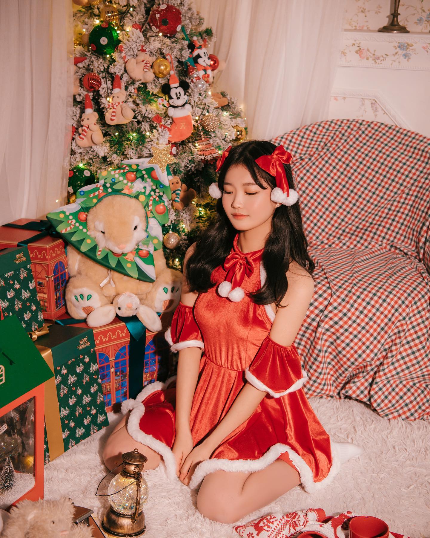 미리 메리 크리스마스🎄
Photo raichee_kitsch 
Dress raichee_kitsch_dress 
Make-up ariyoung235