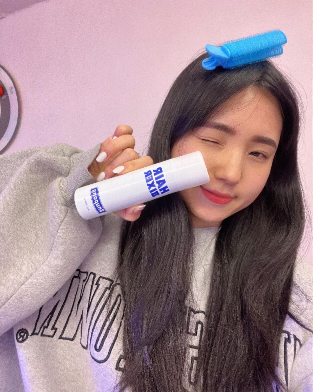 '◡'✿🤍 on Instagram: “#제품제공 #슈퐁🦋 앞머리 필수인 저에게,,,, 앞머리가 풀릴때 마다 불편했는데 !! 걱정을 없앨 앞머리 픽서를 받았어용 🦋💙 뿌리면 떡질 걱정도 없고 다른 제품 처