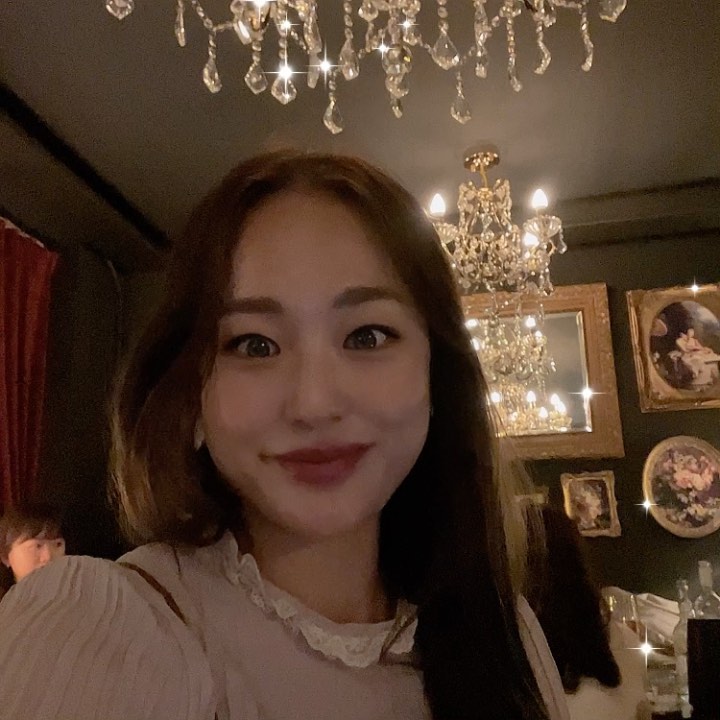 #협찬
크리스마스 주를 맞이하여 ㅎ
연말 분위기 내고 싶어서 간만에 #연남 동으로 출동~🎄🎄
#연남동와인바#리틀피아몬트
다녀옴 ㅎ 분위기가 완전 핵조음 😭
유럽온 느낌팍팍!
멜론 하몽, 감바스도 완전 맛있고 
와인가격도 갠춘 ㅎ! 간만에 스파클링 와인 한병 뚝딱 👍🏻
연남동 예쁜 골목길에 있는 와인샵!!
담에 또 가야지 ❣️ 넘조으당
.
.
.
.
.
.
.
littlepyrmont 
#연남#홍대#상수#망원#연남와인#연남와인바#연남동와인#와인#와인바