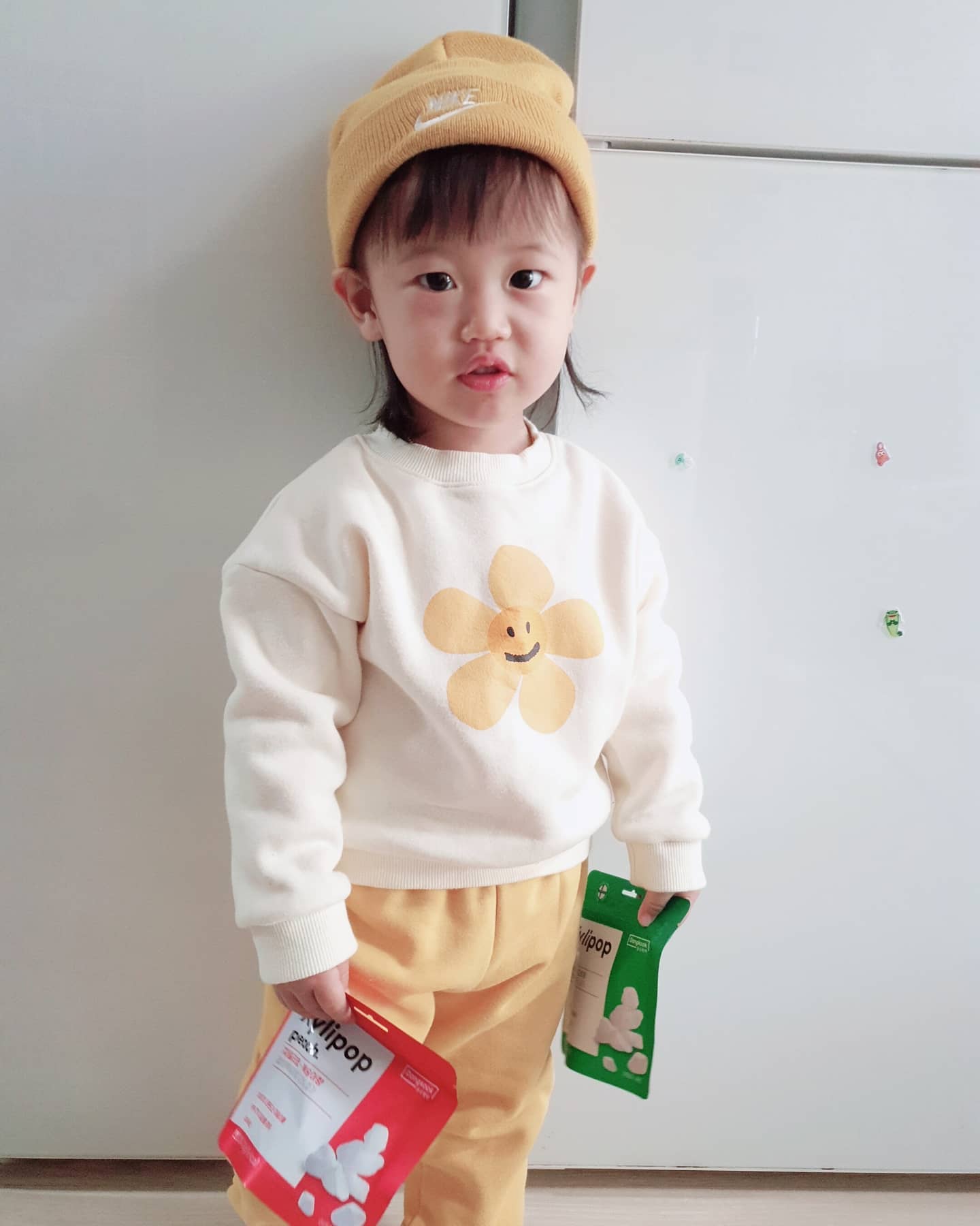 #협찬
아이 충치관리는 정말 힘든 숙제중의 하나죠
이제는 자일리팝으로 편하게 관리해야겠어요^^

바보 충치균은 자일리톨을 설탕으로 착각해
먹지만 소화하지 못해 굶어 죽는다고해요

3가지 맛 자일리톨 원석 캔디 자일리팝을
3분 동안 맛있게 먹으면 끝이라니!
충치관리 간단하네요👐💛

#자일리팝 #동국제약자일리팝 #양치전쟁 #자일리톨사탕 #자일리톨캔디 #충치예방 #치아건강 #xylitol