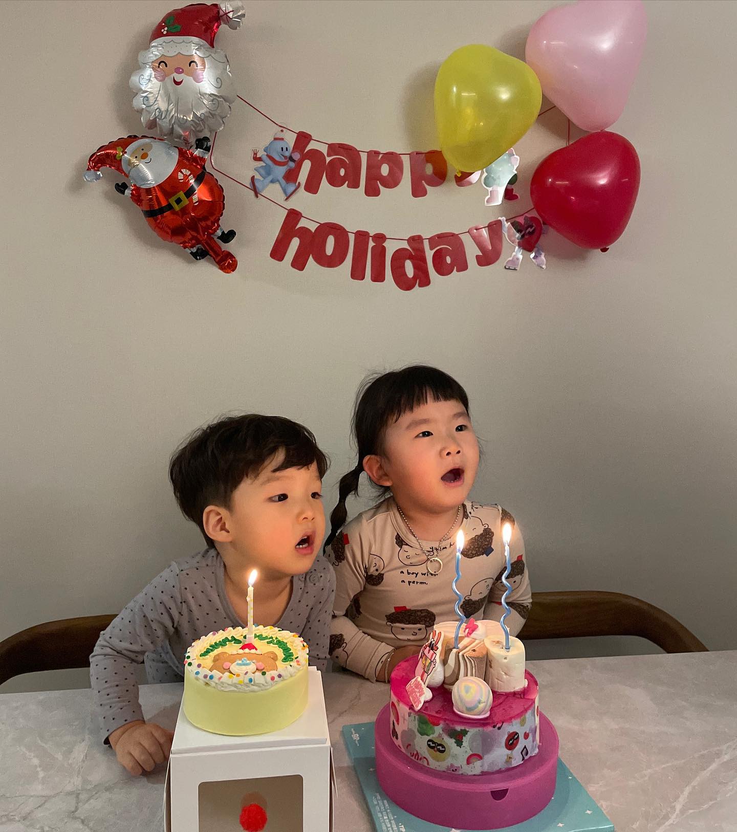 💚
외할미 집에서 보내는 메리크리스마스
삼촌의 어마어마한 선물까지🎁
내보물 원투 둘다 행복한 12월
#아빠산타의선물은
#넘버블럭스
#엄마의픽이야
#sara의하루