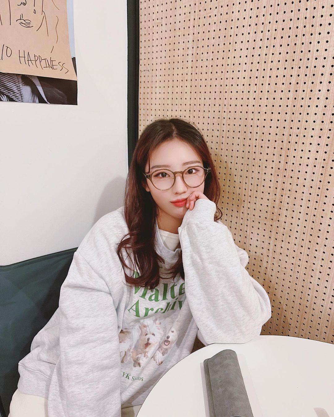 나 시은이야 on Instagram: “#협찬 나.. 앵경 피드는 처음이라 떨림.. 어쩌면 괜찮을수도? 헷(ᗒᗣᗕ)՞ 동그래서 귀여벙 _ #리에티 #썬구리맛집 #안경맛집 #청광렌즈 #블루라이트차