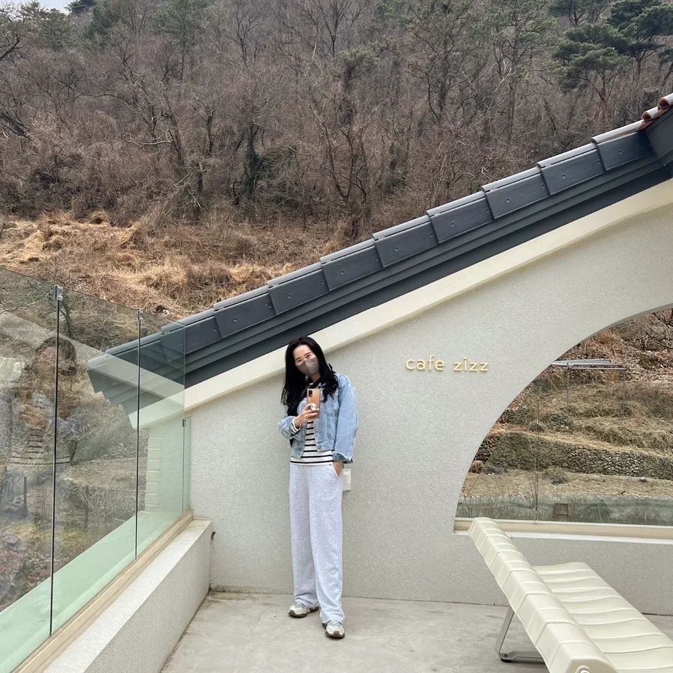 #푸른연못

날씨에 맞춰 옷입는게 제일 어려운 여자네요😭
오늘 너무 추워서 덜덜덜

#감기걸리면안되는데 #코로나로의심받는단말야 #인스타데일리 #인스타일상 #투데이 #일상소통 #일상기록 #소통환영 #맞팔해요 #인친환영 #instatoday #instadaily #카페지즈 #카페투어
