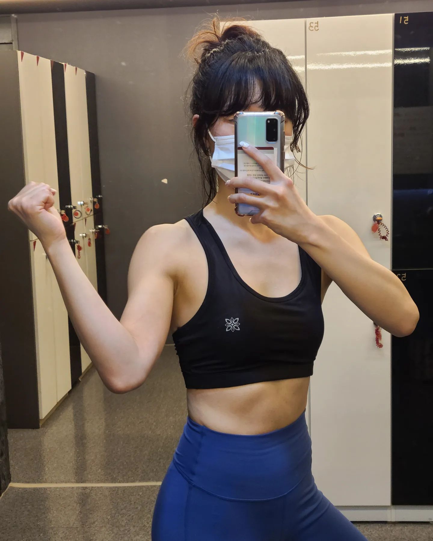#어제보다강해진나 

거의 열흘만에 운동
대자연 시작
세상에서 사라지고 싶지만
사진도 찍고 태그도 쓰고 글도 올려봄
견고하게 만들어두었던 일상이 나를 지켜주겠징
아 인스타는 일케 쓰는 거 아니랬는데 헤헷^_ㅠ

#헬린이 #운동하는여자 #웨이트 #workout #fitness #fitnessjourney #bodycheck #gymlife #lifestylechange #운동맞팔 #운동소통 #다이어트소통 #운동하는직장인 #눈바디 #바디체크 #직장인 #오운완 #하체데이 #legday #selfie #셀스타그램 #diet #f4f #헬스 #하체운동