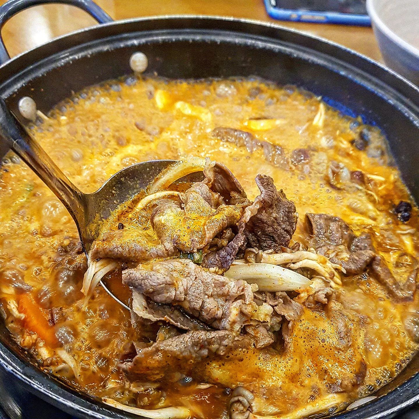 🐮우신탕🥘
처음 먹어 봤는데 얼큰하니 너무 맛있다 🤗