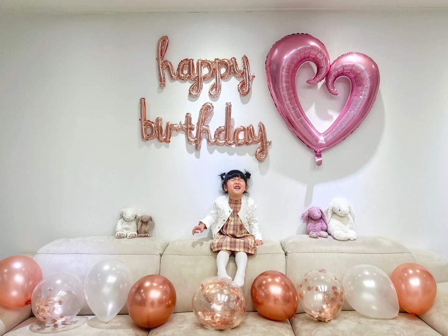 #HBD#0314
.
시하의 단독 생일파티 🎉
.
언제 이렇게 훌쩍 커버린건지
시간이 조금만 천천히 지나갔으면 하는 엄마의 바램은 우리 시하는 알까?ㅎ
항상 건강하고 사랑받는 아이로 커주렴♡
.
내딸랑구 사랑해💕
.
#해피버스데이#생파만몇번#행복한아이#공주님#생일파티#내사랑