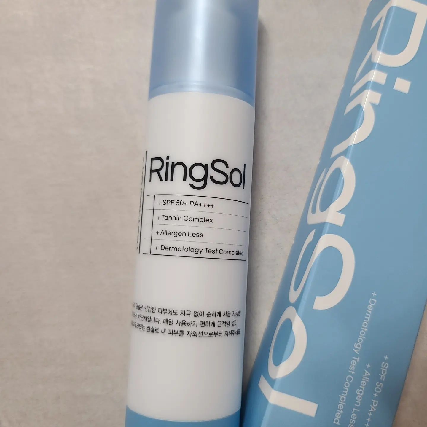 #더메디닥터 #링솔 #유수분밸런스#모공개선
#선스크린#spf50 pa++++
#협찬#리뷰의무없음
 자극없이부드럽게 펴발려 끈적임없이
윤광있는 자외선차단제 4시간마다덧바르면효과적
20가지주의성분과 알러지유발주의성분이없어서안심
눈시림이없어서좋아요