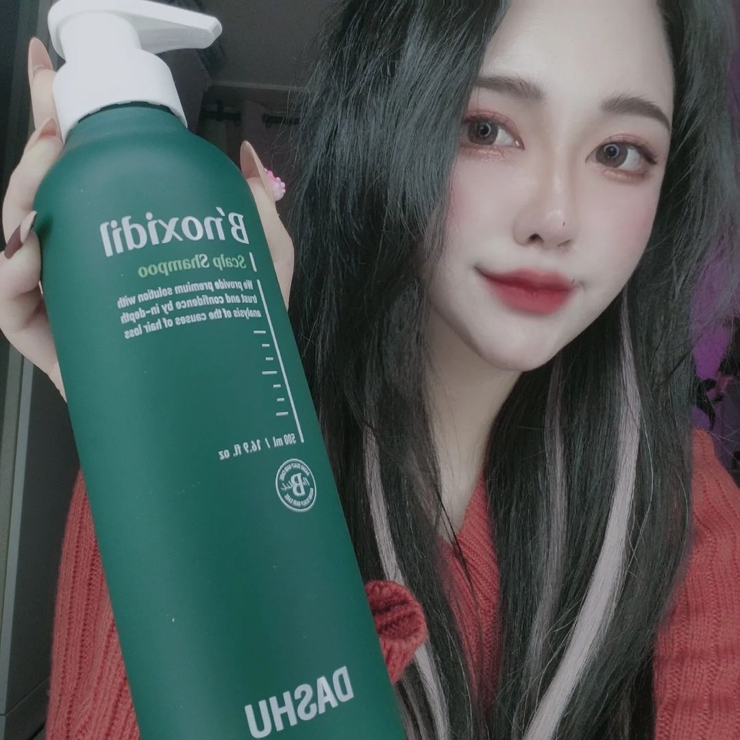 ♡ ＮＡＹＥＲＩ ♡ on Instagram: “#협찬 [다슈 비녹시딜 샴푸] 다들 탈모예방은 하고 계신가요 ?? 탈모는 시작하기 전부터 예방을 잘 해줘야 한다고 들었어요 ! 탈모예방샴푸, 탈모샴푸로 유