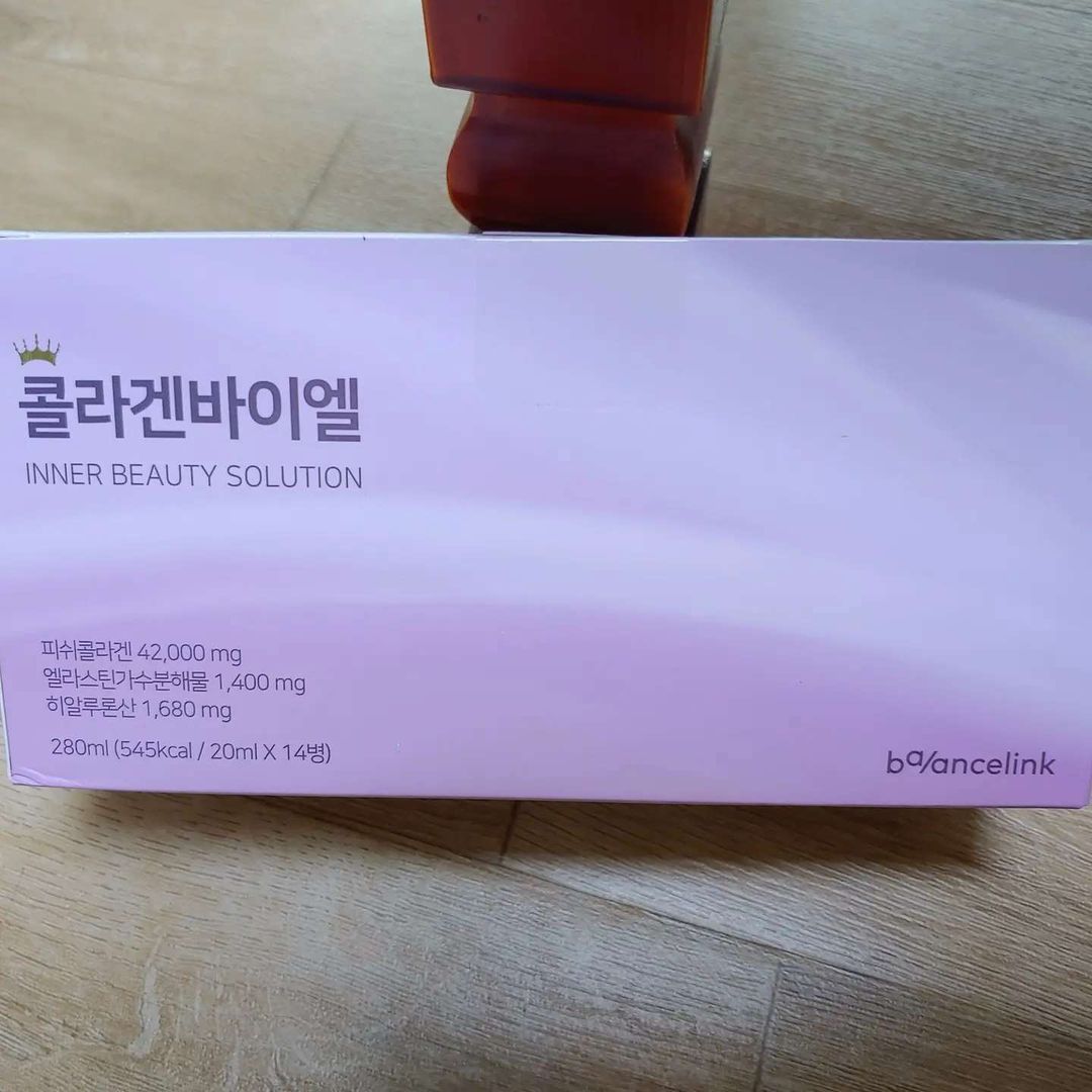 장준현 on Instagram: “#광고#저분자피쉬콜라겐#마시는콜라겐#콜라겐바이엘 와이프한테 사줬는데 비릿한맛 없이 달짝지근하니 맛있다네요 챙겨먹기 힘들었는데 마시면되는거라 잘챙겨먹을