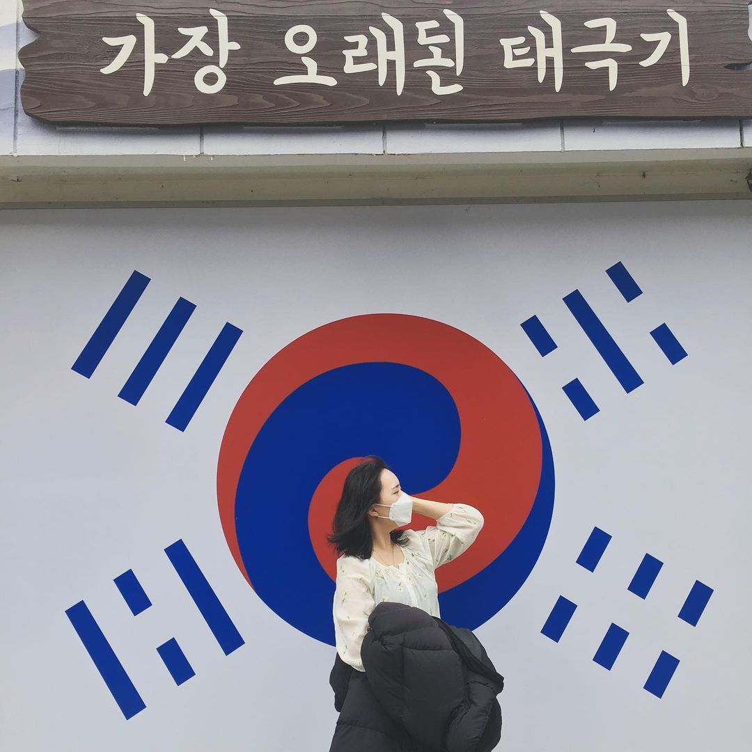 채현지 on Instagram: “3.1 가장오래된 🇰🇷 #삼일절 #태극기마을 #🇰🇷”
