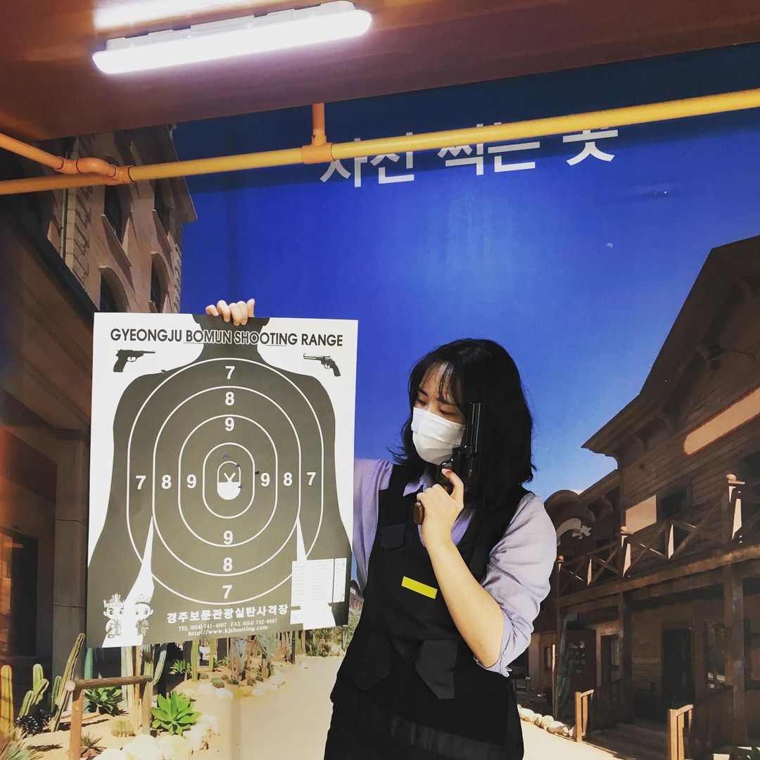 채현지 on Instagram: “처음인데 꽤 잘쏘는편 ? 🔫 #경주데이트코스 #경주레저 #경주보문실탄사격장”