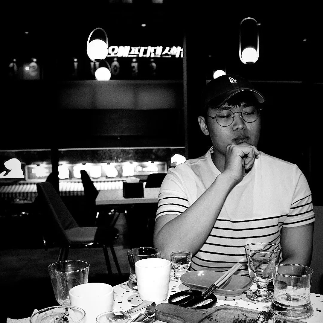 부드럽게

무드있게

따뜻하게
.
.
#남자패션코디 #남자데일리룩코디 #남자여름반팔코디 #남자패션스타그램 #감성사진📷 #감성샷📸 #무드있는밤