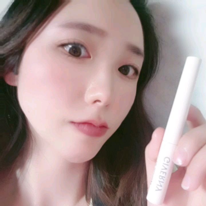 #협찬 
초슬림마스카라로 자연스러운 속눈썹+데일리아이메이크업완성!

속눈썹에 착붙! 
예민보쓰인데 눈시림없이 
한올한올 뭉치지않고 깔끔하게 
잘올라가서 맘에드는거있죵 'ㅅ' 
슬림해서 언더에도 슥슥바르기괜츈!
데일리마스카라로딱!

운동하고나도 번지지않고 
가루날림없고 펜더놉!
지속력도 우왕굿!

지울때는 미온수로 간편하게 클렌징할수있어서 세상편하다눙!ㅎㅎ
 
.
.
.
.
.
#첫줄 #일상 #일상스타그램 #뷰티 #뷰티스타그램 #데일리메이크업
#kbeauty  #지베르니 
#GIVERNY #지베르니마스카라 
#마스카라추천 #초슬림마스카라 #올리브영지베르니 
#올리브영마스카라 #올리브영마스카라추천 
#데일리마스카라 #네추럴마스카라 #셀카 
#셀스타그램 #얼스타그램 #오늘의훈녀 
#직장인일상 #운동하는여자 #ootd
#코덕  #좋반 #좋테 #선팔하면맞팔 #셀카스타그램
