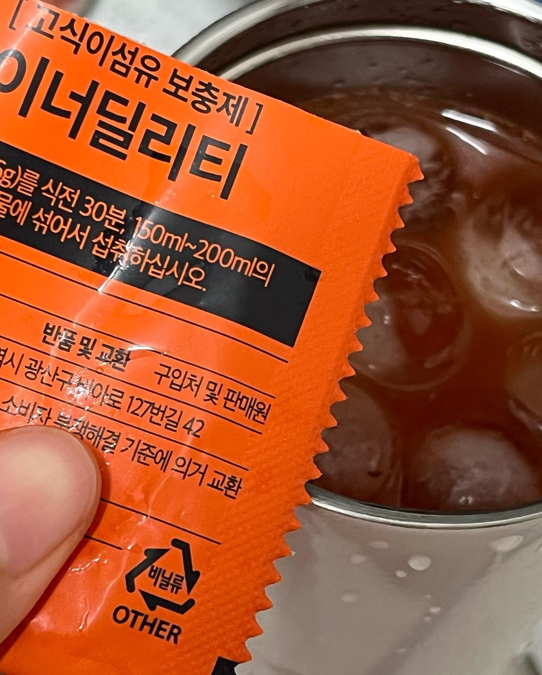 Grim on Instagram: “#광고 상큼한 오렌지 맛으로 충전하는 식이섬유 ! 식사만으로는 부족한 것 같아서, 마시는 식이섬유보충제 EOE 이너딜리티 마셔봤어요 :) 5종 식이섬유 5,800mg이상 함유인데다