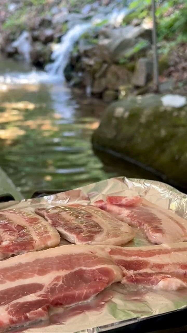 능이백숙파들 사이에서 삼겹살+감자전🐷
비오는 날 오고 싶어🥹