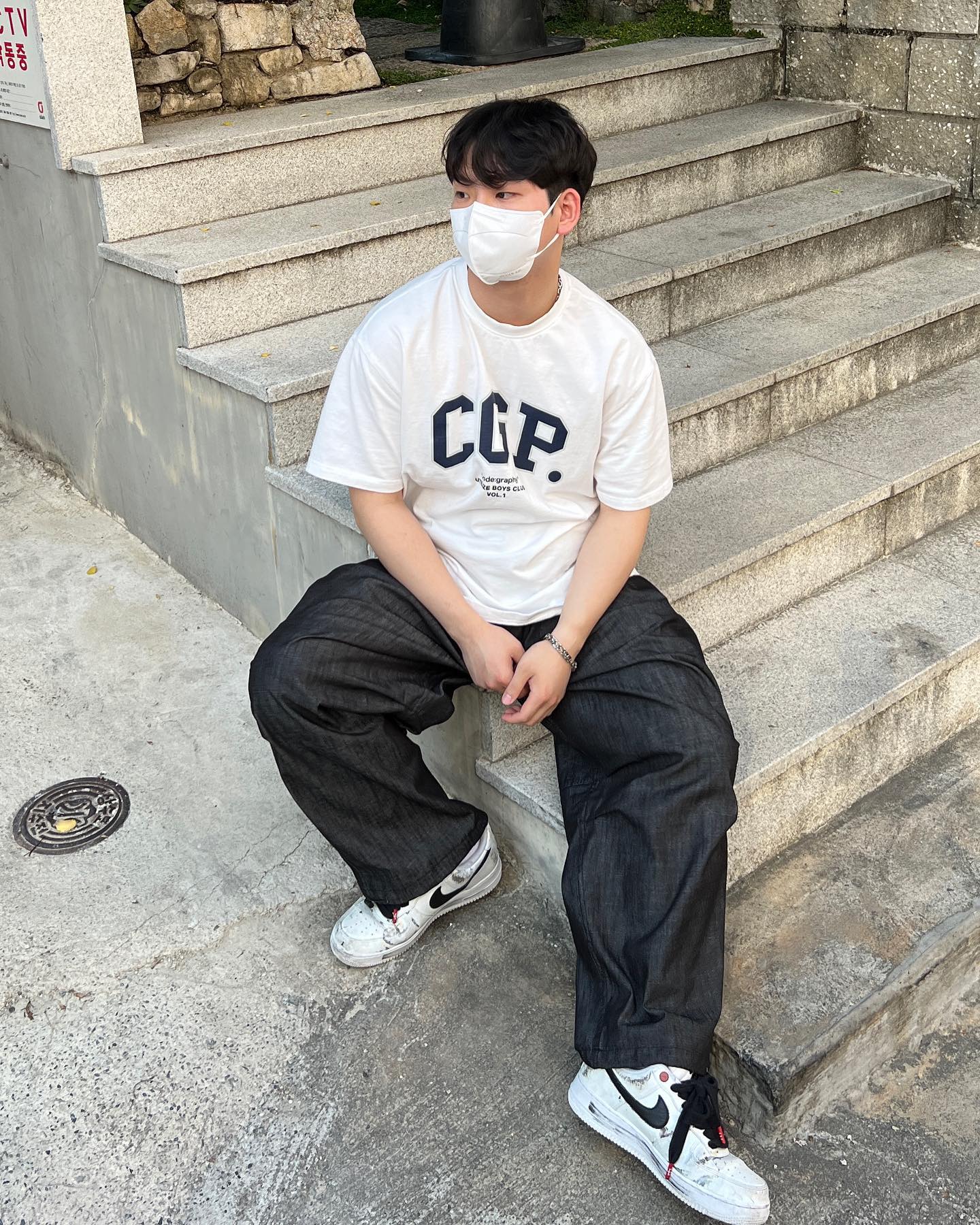 #협찬 CGP 아치로고 티셔츠

여름에 포인트 주기 너무 좋은 반팔 티셔츠❤️ 레이어드용 으로도 좋고, 커플 템으로도 최고!!! 나의 여름을 책일질 아이템!!!

#코드그라피 #티셔츠 #기본티 #반팔티 #브랜드반팔