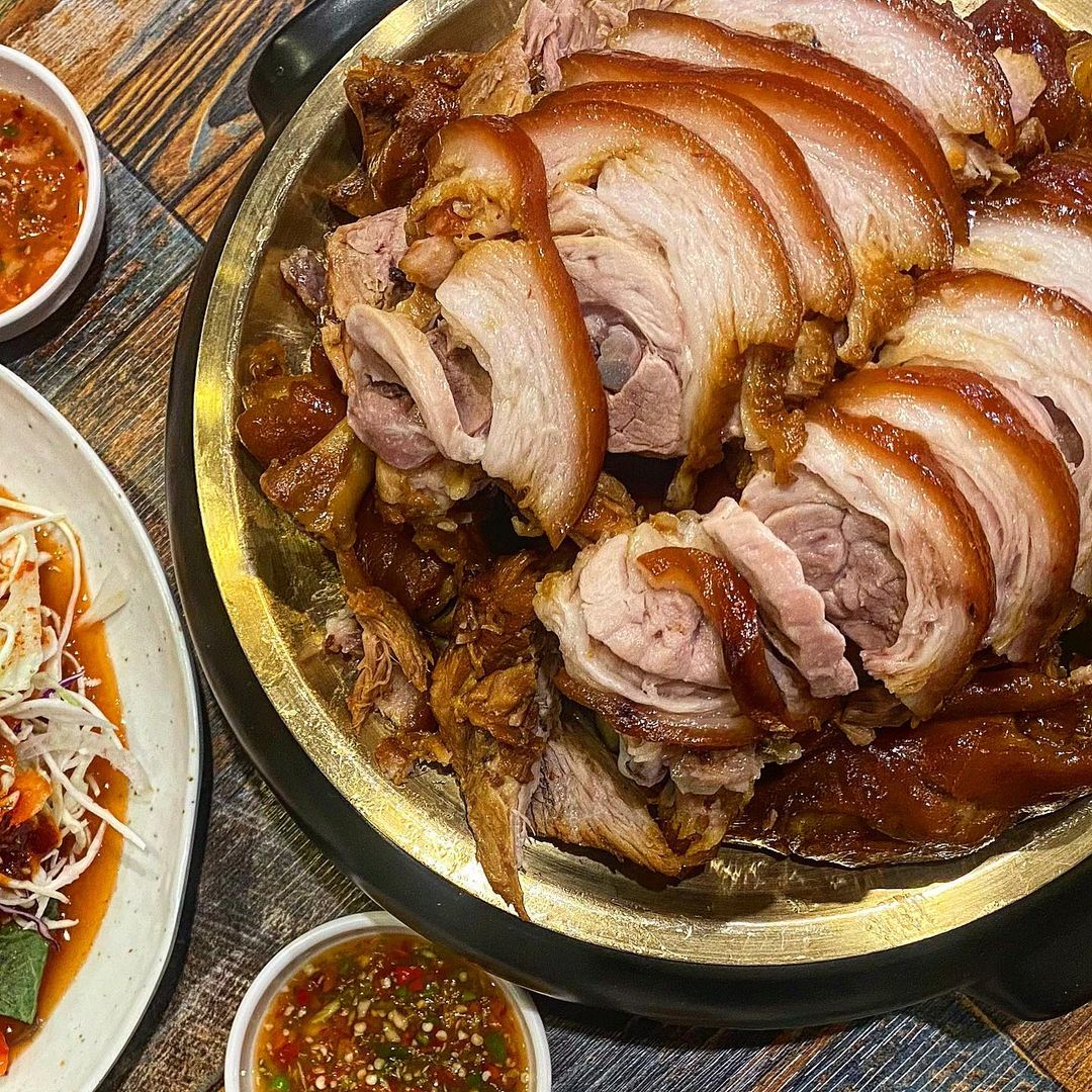 베이칙 on Instagram: “#광고#호야네족발#왕십리족발맛집#족발맛집#데이트코스#족발맛집 #인생족발 이전에 방문해서 먹었던 보쌈이 너무 맛있어서 다시찾은 호야네족발 저 여기 단골이에요