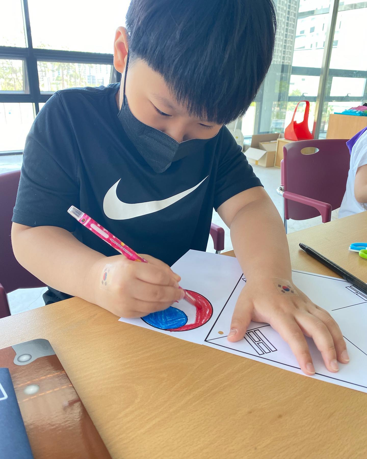 𖤐
현충일되기전 태극기만들기❤️💙
우리집 귀요미들 센터로 총출동
하루에 3가지활동 정말 알차게
보낸하루:)

#현충일🇰🇷 
#태극기만들기
#아들둘맘
#선거날나들이