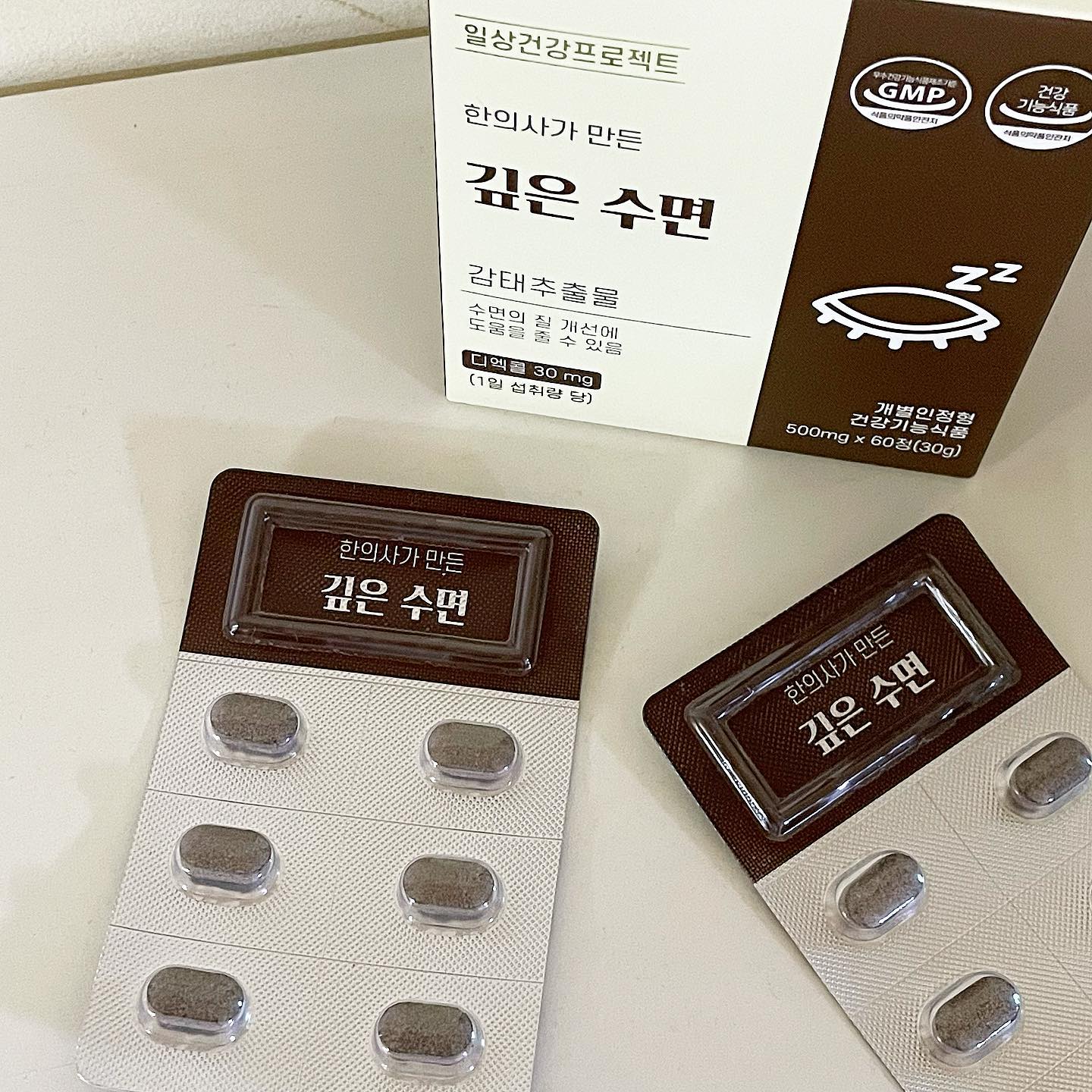 #협찬

제가 생각이 많으면 밤에 잠을 못 자는 편인데 요즘들어  부쩍 그럴 일이 많아져서 정말 밤에 잠을 못자서 고생하던 중 정말 좋은 기회로 이 제품을 알게 되었오요 ☺️☺️

 요 제품은 한의사가 성분 배합 개발한 건강기능식품이라서 더 믿고 먹을 수 있었어요 -! 😇
그리고 식약청 개별인정형 주원료 ‘감태추출물’ 이 들어있는데 감태추출물은 수면의 질 개선에 도움을 줄 수 있다고 해요 ! 

💊 하루 2정 섭취 (잠들기 30분~1시간 전 섭취 권장) 하면 돼요 ! 이거 먹고 나면 그래도 뒤척이는 시간이 조금 줄고 편하게 잠을 잘 수 있었어요 ㅜ 🥹 

아 그리고 이 제품은 우수생산시설업체(GMP)제조로 안심하고 섭취하시면 돼요 ㅎ ㅎ😍😍 

개별  PTP 포장으로 위생적이고 휴대가 간편해서 여행이나 출장 가실 때에도 가방에 넣어가면 돼서 좋습니다 ! 

지금 현재 3+2 한정수량 특가 이벤트 진행 중이라고 해요! 
가족 건강 선물로 완전 추천합니다! 평일 밤 12시까지 주문 시 당일출고 돼요! (※ 상품 판매 링크로 첨부된 스마트스토어 페이지에서 구매한 경우만 해당된다고 하니 이 점 유의 바랍니당 )

https://smartstore.naver.com/gauiwon/products/6592970967

#영양제선물#수면영양제추천#가의원한의사가만든깊은수면#수면건강#수면영양제#건강기능식품선물추천#부모님선물#어버이날선물#엄마선물#디너의여왕