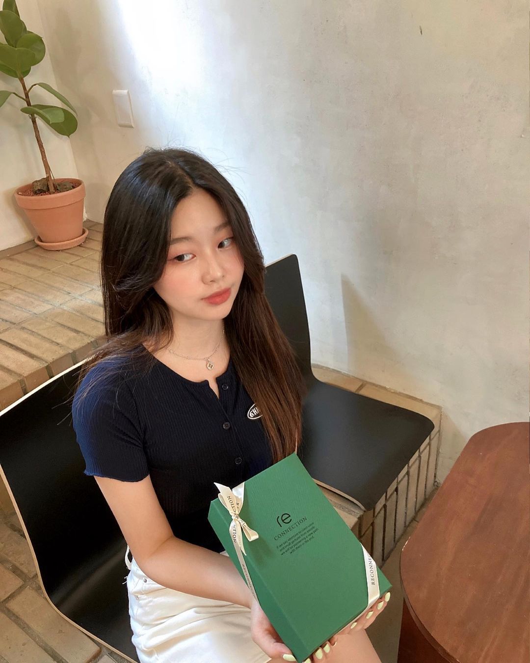 예지 on Instagram: “#협찬 프리미엄 기프트 패키지, 고급소재로 만든 예쁜 패키지가 감동적이엇어요 :) EWG그린등급 98.2%, 피부자극테스트 저자극 통과, 유해논란성분 18종 무첨가 통과했다