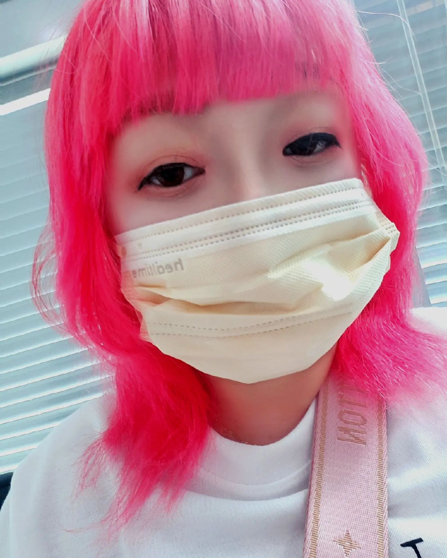 머리색바꾸고기분좋은날
몇일전에바꿨다ㅋ
한살이라도어릴때해보고싶을때해야지

#핑크염색#핑쿠돼지#2년후40대#그때되면염색그만#새치머리때문염색시작