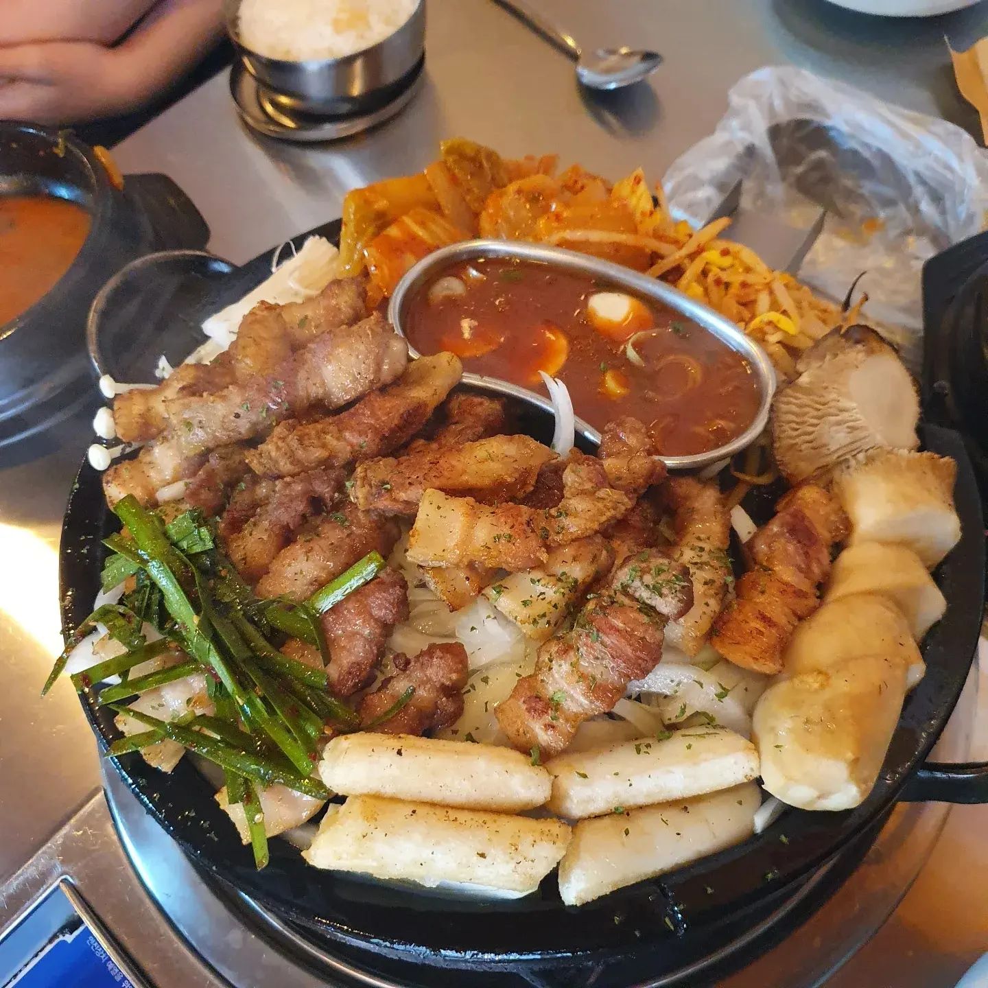 #오늘저녁 #임대장

오늘 저녁은 고기먹으러 외식~
#구워서나오는 #세종고깃집이네!!!
이젠 누가 구워주는 고기가 젤 맛남ㅎ

 #겉바속초 #육질이끝내줌
다음에도 여긴 단골각!!

#세종맛집 #세종중앙공원 #나성동 #고깃집추천👍