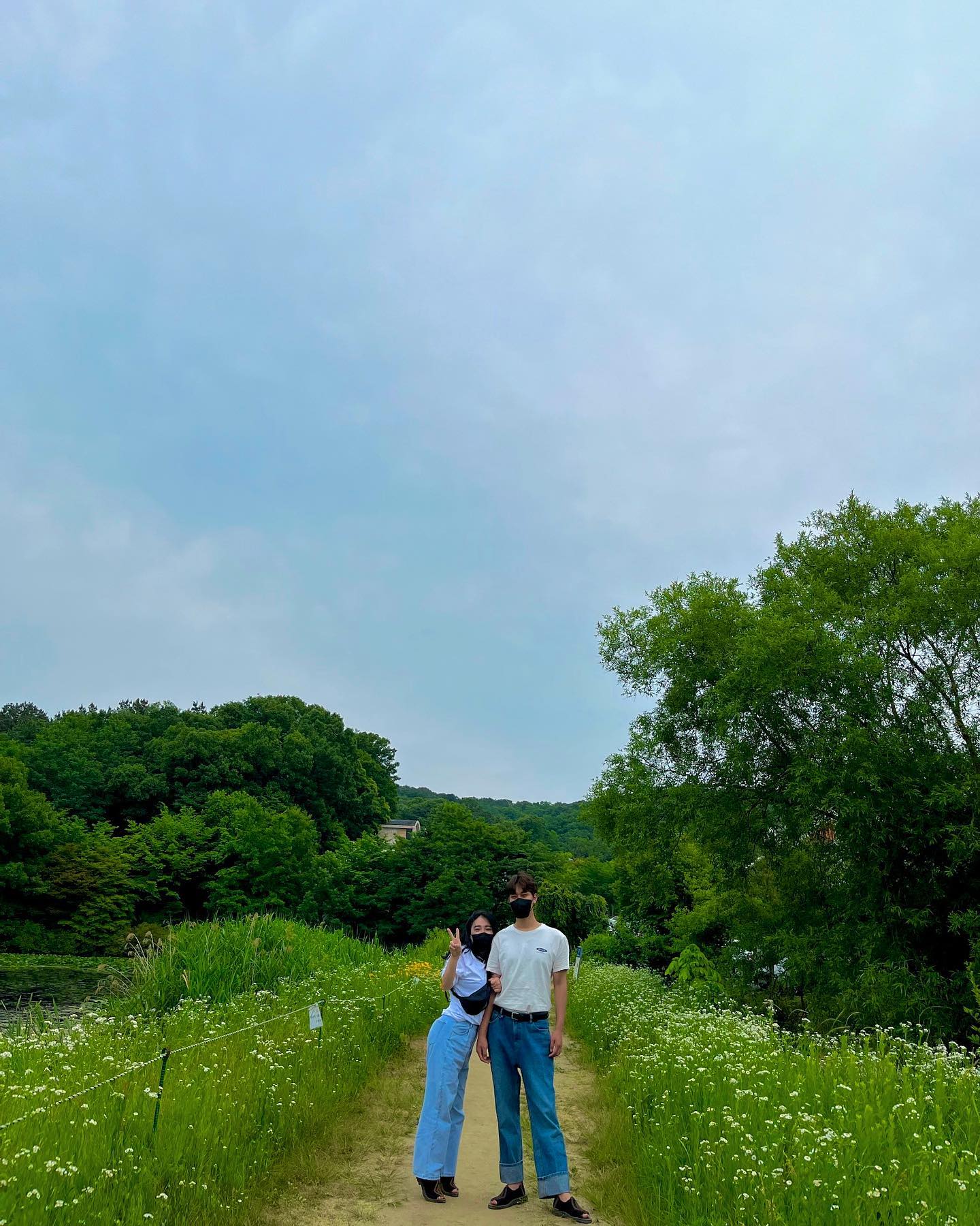 옴마가 찍어준 우리💚
내가 찍어준 옴마와 남편💚