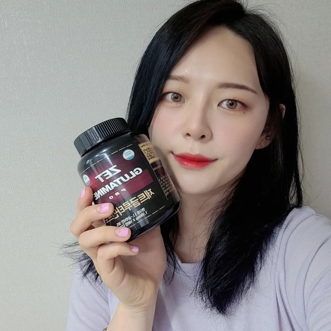@lovesome_eunn on Instagram: “#광고 제트글루타민프로 운동오자마자 고급지게 부직 파우치에 담겨져 왔당!! 신기신깈ㅋㅋㅋㅋ 글루타민은 단백질을 구성하는 아미노산의 일종으로 혈액에서 가
