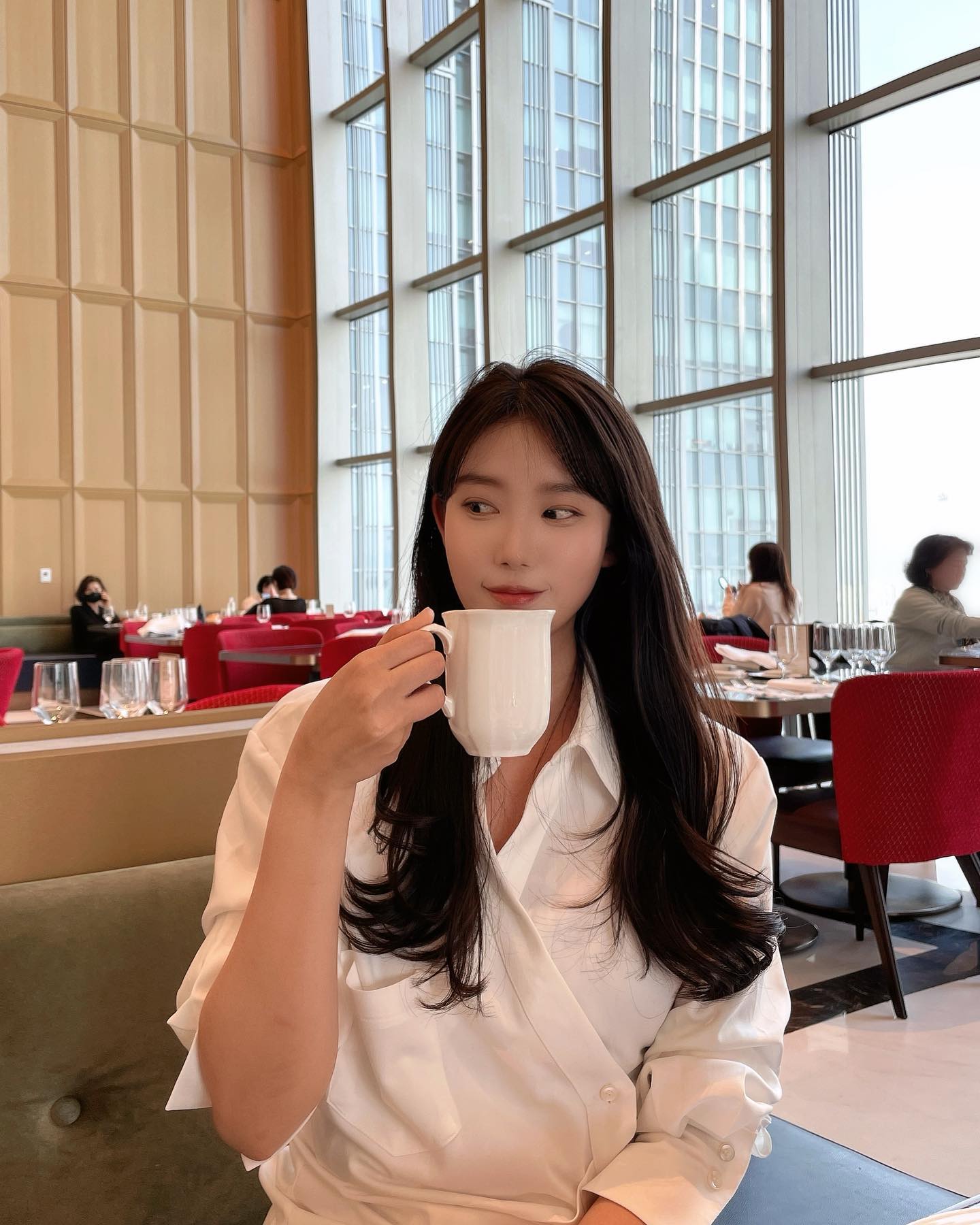 가장 소중한 어느 날,🤍🤭

항상 행복한 추억 만들어줘서 감사해여..🫶🏻

진짜 피드속 메뉴 다 너무 맛있는.. 국내 3대 뷔페 인정♥️

다가오는 너의 특별한 날도 먹방하로❣️
lina__yam 👼🏻

(너가 찍어주는 나. 항상 170으로 오해 받는다구...ㅎㅎㅎ🤫)

#조선팰리스 #콘스탄스