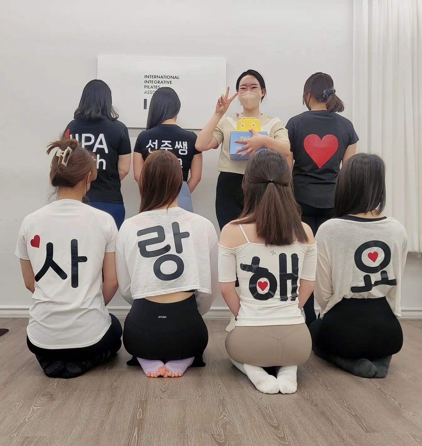 #이파 #지도자과정 #64기

주말반 이파64기 마지막교육날💕
그동안 정말 고생많으셨고,
앞으로 멋진강사가 되어 다시만나요🙏🙏🙏

항상 나눠주는 마음보다
더 큰 마음을 받는것같다!
언제나 감사합니다😇

#이파 #IIPA #필라테스 #필라테스지도자과정 #필라테스강사 #교육강사 #감사합니다 #행복