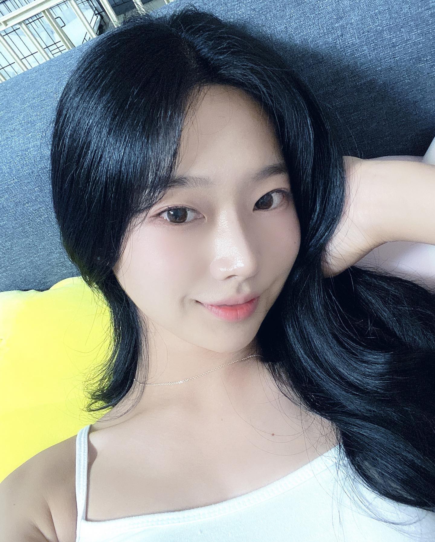 호에엥 목 따끔…🍎
.
.
#selfie