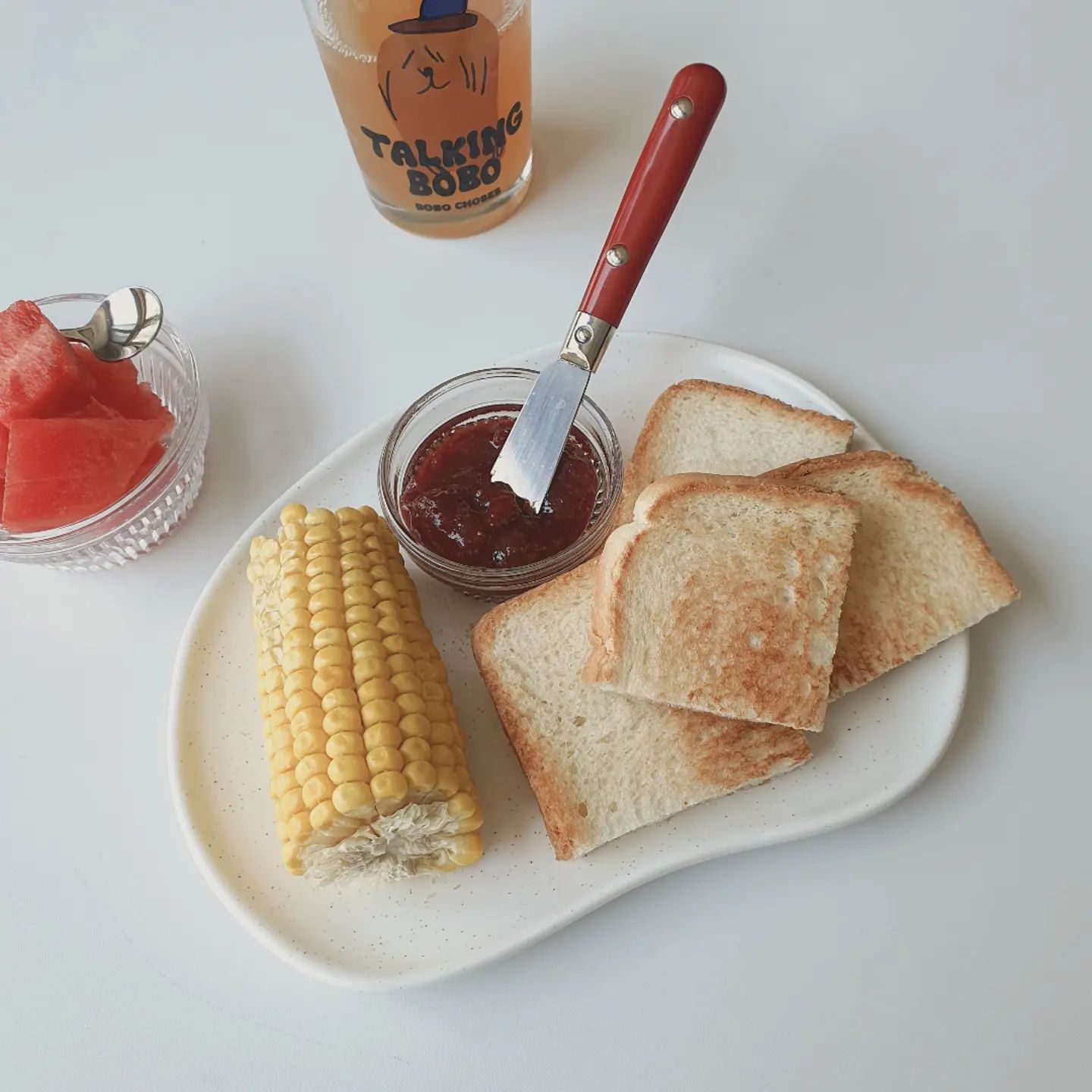 5일만에 돌아온 나만의시간 ❣️⁣
⁣
식빵 굽기와 동시에 초당옥수수 레인지에⁣
돌리고, 수박 샥샥 자르고, 꾸덕 수제 딸기잼 꺼내고 🎵⁣
⁣
혼자라서 즐거워요 ☺️☺️⁣
⁣
⁣
⁣