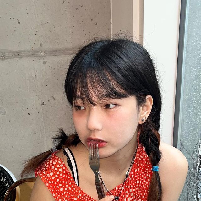 수나빈 on Instagram: "#협찬 #광고 
합정에 아주 마싯눈 브런치카페 @fangsuojeong 을 다녀왔숩니댜. 돼지인 저는 브런치 세트와 치아바타 샌드위치까지 같이 먹어버렸다지요…양도 푸짐하고 분위기도 너무 좋은곳!
인센스와 동양풍의 조화가 너무 좋았어요❤️
.
.
#방소정#브런치#합정브런치맛집
#합정카페#합정테라스카페
#합정와인바#합정브런치
#합정와인#상수카페
#상수와인바#상수브런치"