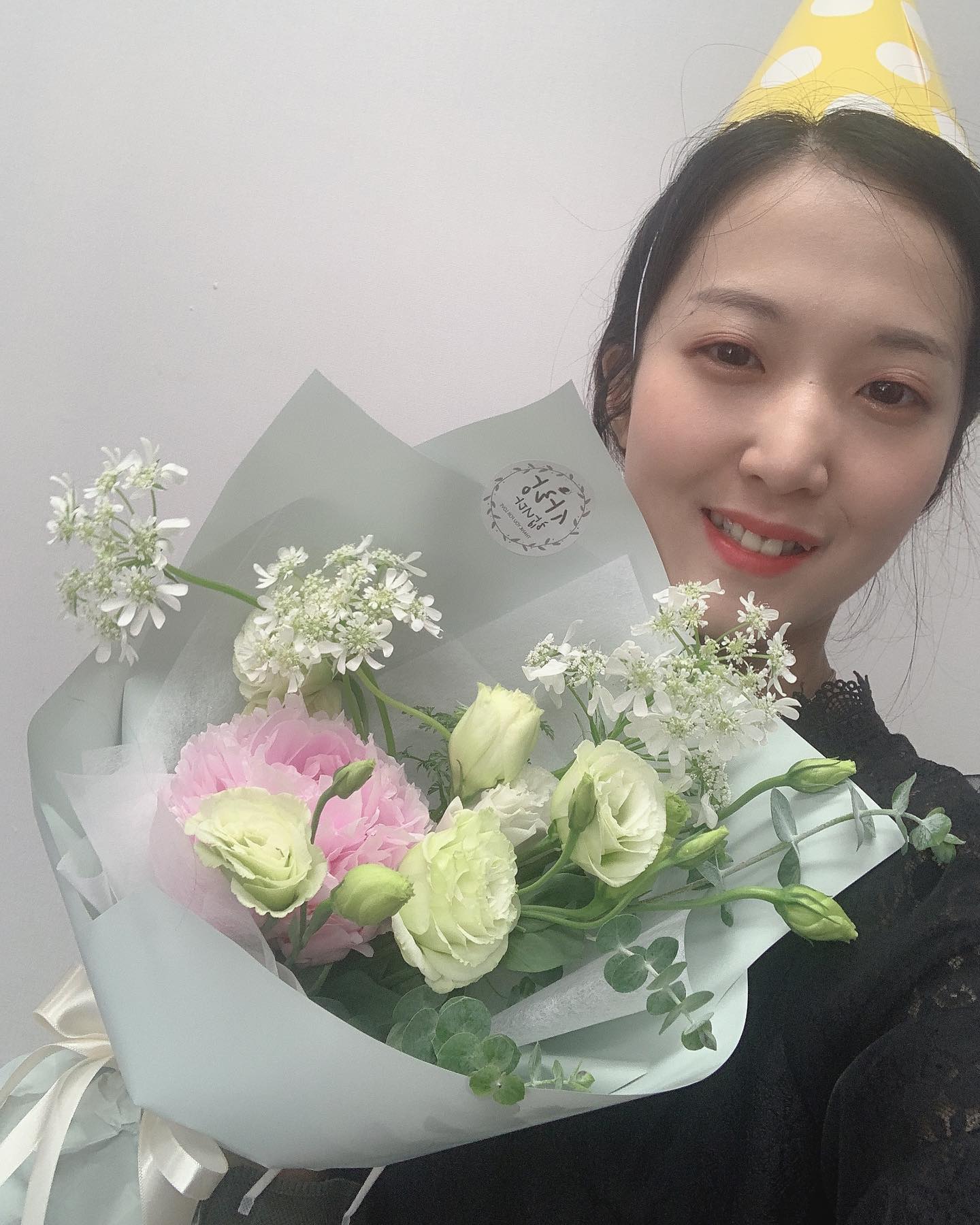 #첫줄
한 달 늦은 생일 후기
많이들 챙겨주셔서 감사히 보냈던 하루
필요한거 위주로 선물 받구
마음 편한 선배와 맛있는거 먹었던 하루❤️
늦었지만 감사합니당 ㅎㅎㅎㅎㅎ